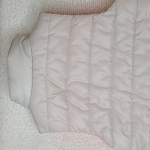 H&M Kid's Puffer Vest in Gray & Neon - Picture 8 of 17